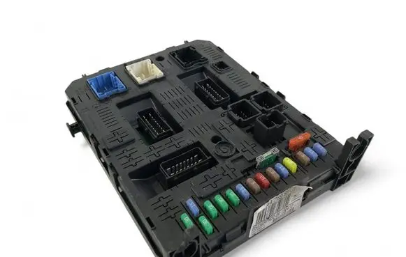 Citroen C5 Fuse module 9678476980