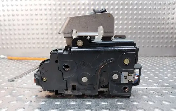Audi A8 S8 D3 4E Front door lock S27705052 4E0837016