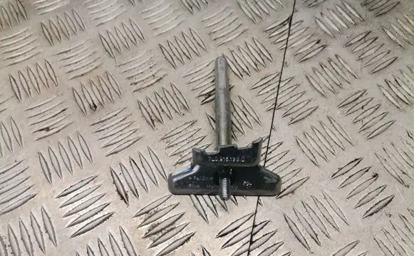 Battery bracket