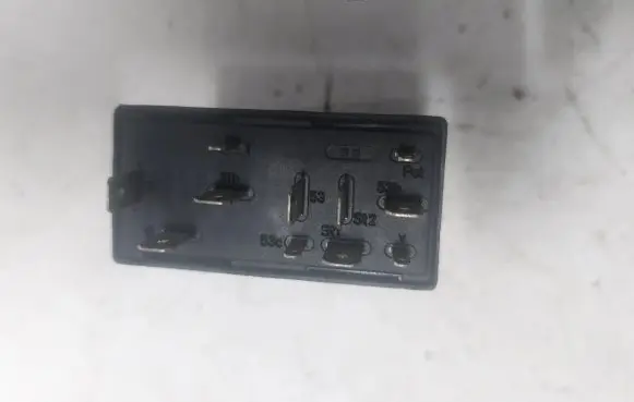 Audi A4 S4 B5 8D Other relay 8D0907701A D15502