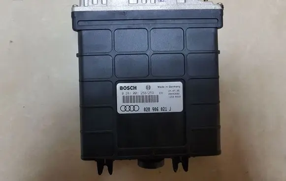 Audi A6 S6 C4 4A Engine control unit/module 0281001258259 028906021J