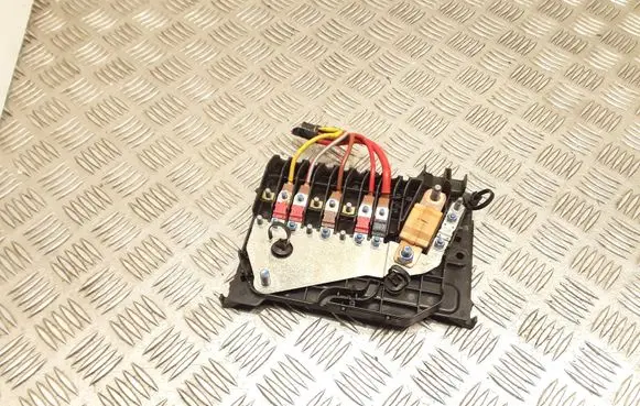 Ford Focus Fuse module 1802319041