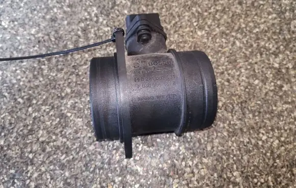 Skoda Fabia Mk2 (5J) Mass air flow meter 0281002531 038906461B