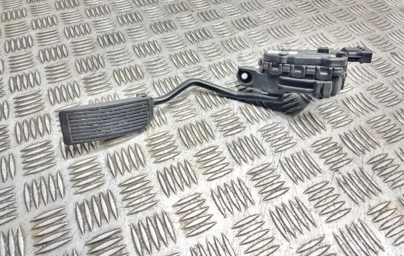 Nissan Almera N16 Accelerator throttle pedal 18002AU410 6PV00862001