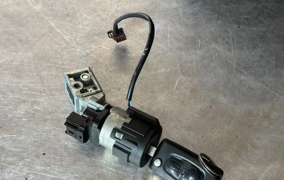 Peugeot 3008 I Ignition lock 36410600