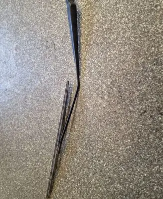 Volkswagen Transporter - Caravelle T5 Front wiper blade arm
