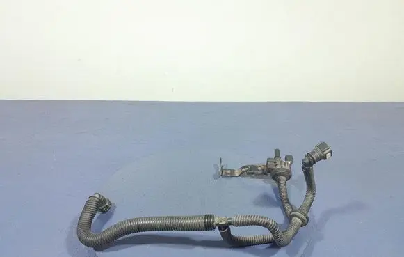 Ford Mondeo MK I Fuel line pipe CU5A9G866AA