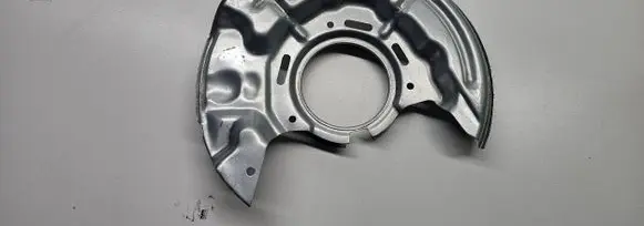 Toyota Avensis T220 Front brake disc dust cover plate 111820090 8160377