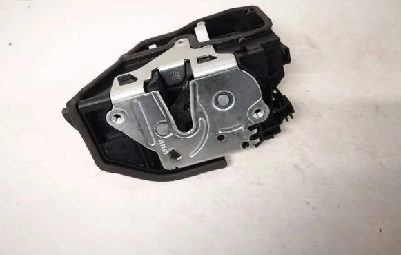 BMW 4 F32 F33 Rear door lock 7202147 a053702