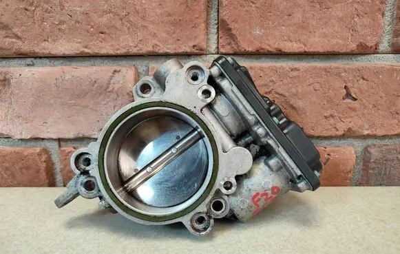 BMW 1 F20 F21 Throttle valve 8623324