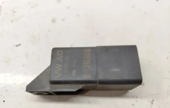 Glow plug pre-heat relay