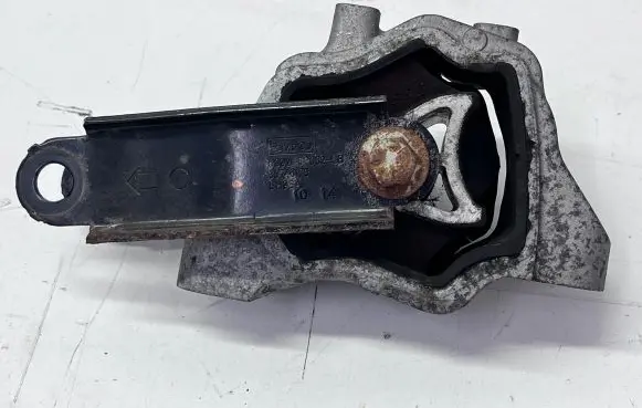 Volvo XC60 Engine mount bracket 30671219