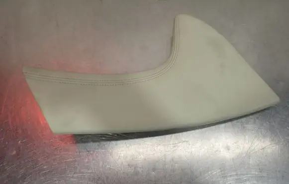 Infiniti M Centre console side trim front 68134-1MA0A