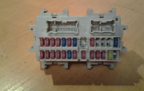 Nissan Pathfinder R51 Fuse module PPT25P5