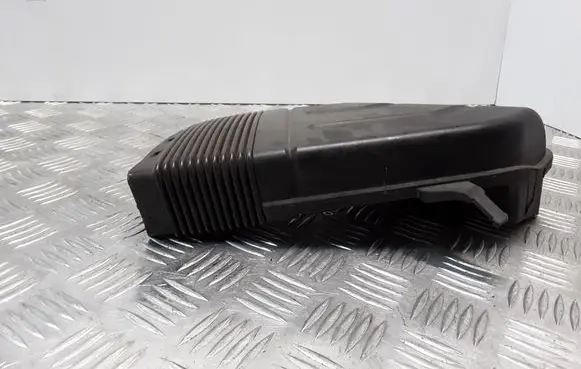 Audi A4 S4 B6 8E 8H Air intake duct part 8E0129617D
