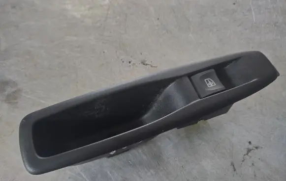 Renault Captur Electric window control switch 829614619