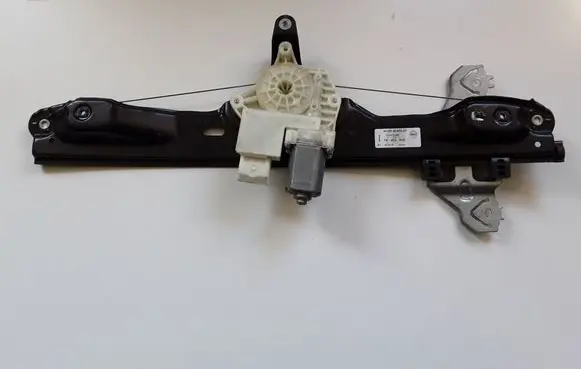 Nissan Qashqai Front door window regulator with motor C17311103