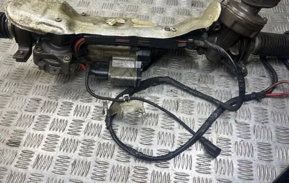 Volkswagen Touran I Steering rack 1K1423105C
