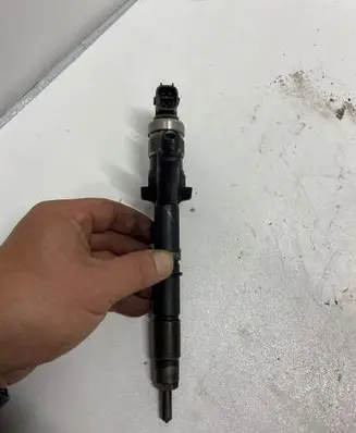 Nissan Almera Tino Fuel injector 16600BN820 05F00308
