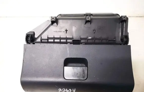 Volkswagen Polo IV 9N3 Glove box 6q2857101