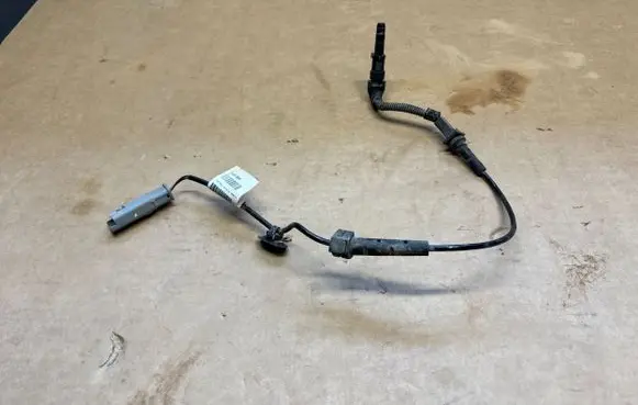 Peugeot 3008 II ABS brake wheel speed sensor 9825606280 43395501