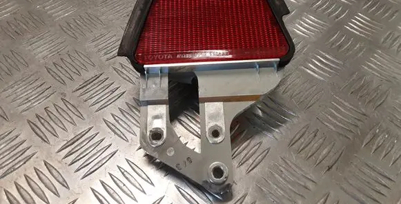 Third/center stoplight