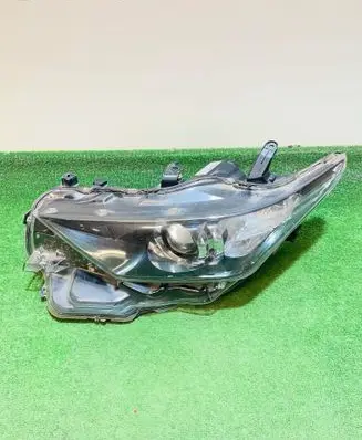 Toyota Auris E180 Headlight/headlamp 8115002K30
