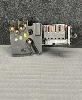 Mercedes-Benz E W211 Fuse module 2115460641 A2115460641