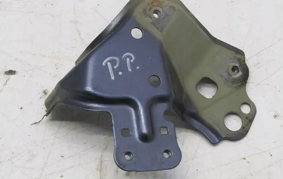 Toyota RAV 4 (XA40) Fender mounting bracket 1111