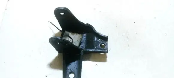 Hyundai Matrix Engine mounting bracket