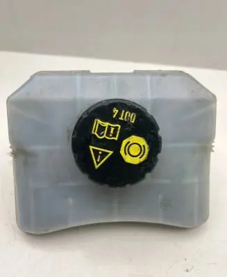 Brake fluid reservoir