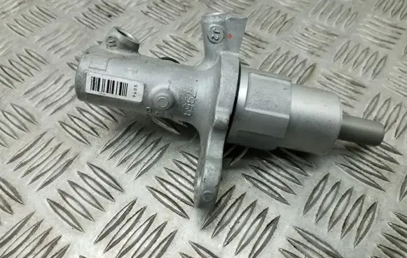 Master brake cylinder