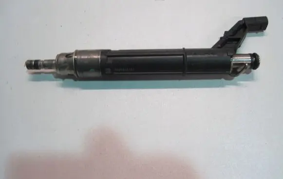 Skoda Rapid (120G, 130G, 135G) Fuel injector 06M906036T