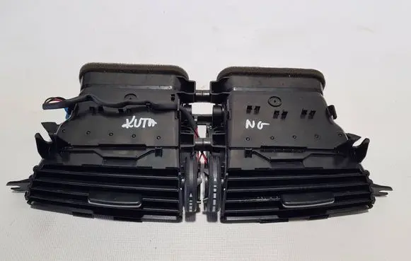 Mercedes-Benz C W204 Dashboard side air vent grill/cover trim A2048308454HH A2048308454