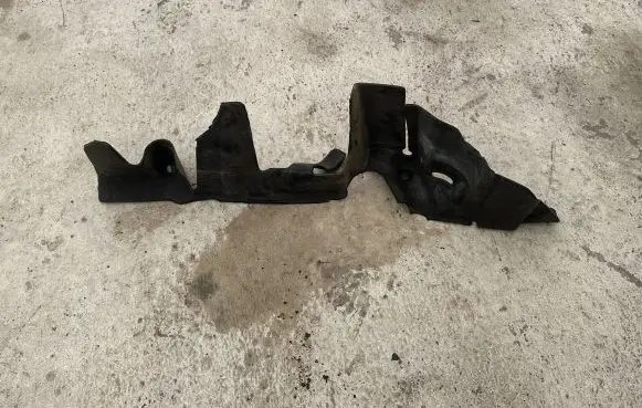 Chrysler Grand Voyager V Intercooler air channel guide 