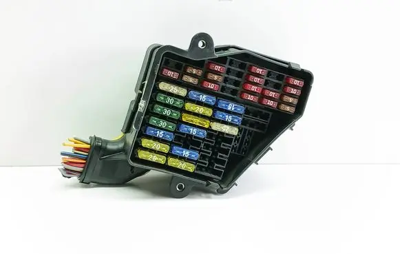 Volkswagen PASSAT B5 Fuse module 2133412