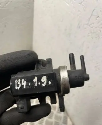 Volkswagen PASSAT B4 Turbo solenoid valve 1H0906627