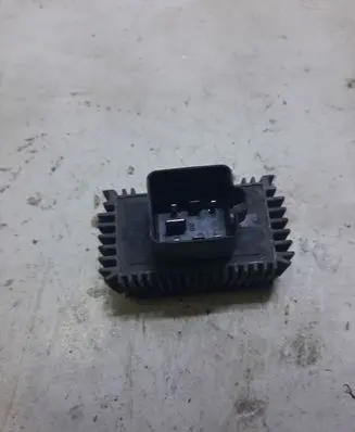 Opel Astra H Glow plug pre-heat relay 55354141