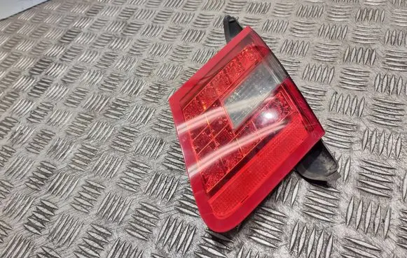 Tailgate rear/tail lights