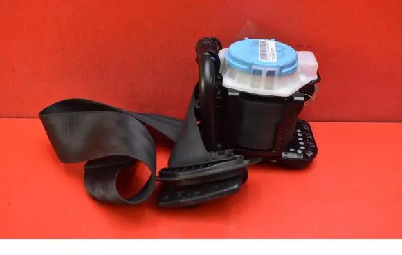 Audi Q3 8U Front seatbelt 3063559