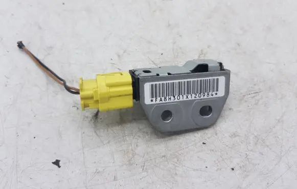 Nissan X-Trail T30 Airbag deployment crash/impact sensor FA8H301X120984