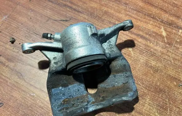 Front brake caliper