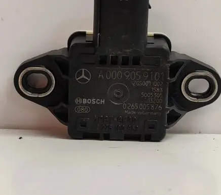 Mercedes-Benz CLS C218 X218 Acceleration sensor A0009059101