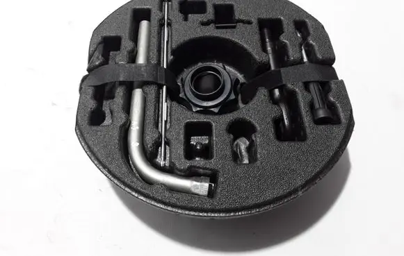Audi A3 S3 8V Tool set 8V3012109N