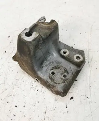 Subaru Outback Engine mounting bracket