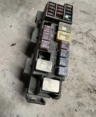 Nissan X-Trail T30 Fuse module