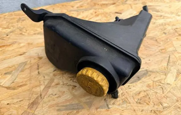 BMW 1 E81 E87 Coolant expansion tank/reservoir 7543026