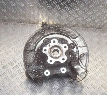 Rear wheel hub