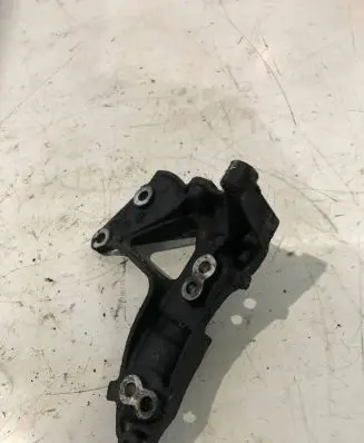Citroen C4 I Generator/alternator bracket 9653249780