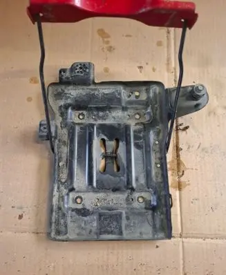 Suzuki Kizashi Battery tray 